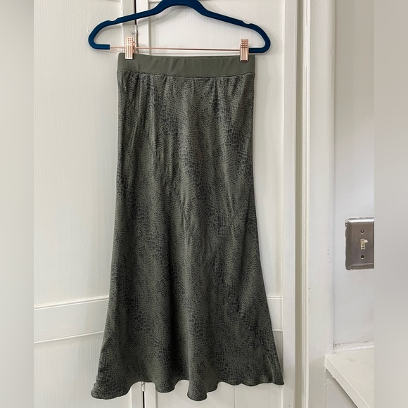 ATM Silk Slip Skirt Elastic Waist Green and Black Snake Pattern XS - Picture 2 of 5
